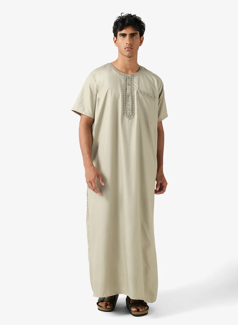 روبرت وود ثوب كلاسيكي بياقة مستديرة